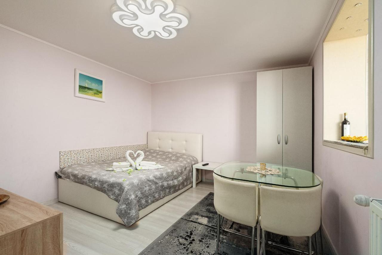 Stone Gate Apartment #1 Bucharest Exterior photo
