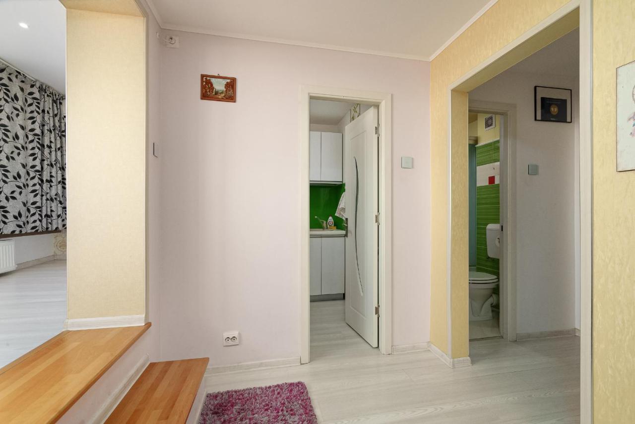 Stone Gate Apartment #1 Bucharest Exterior photo