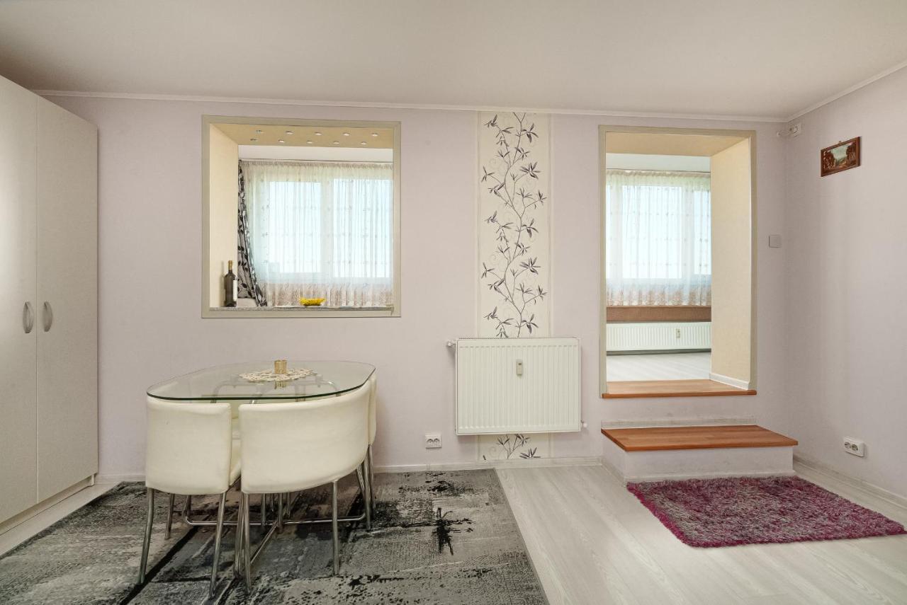 Stone Gate Apartment #1 Bucharest Exterior photo